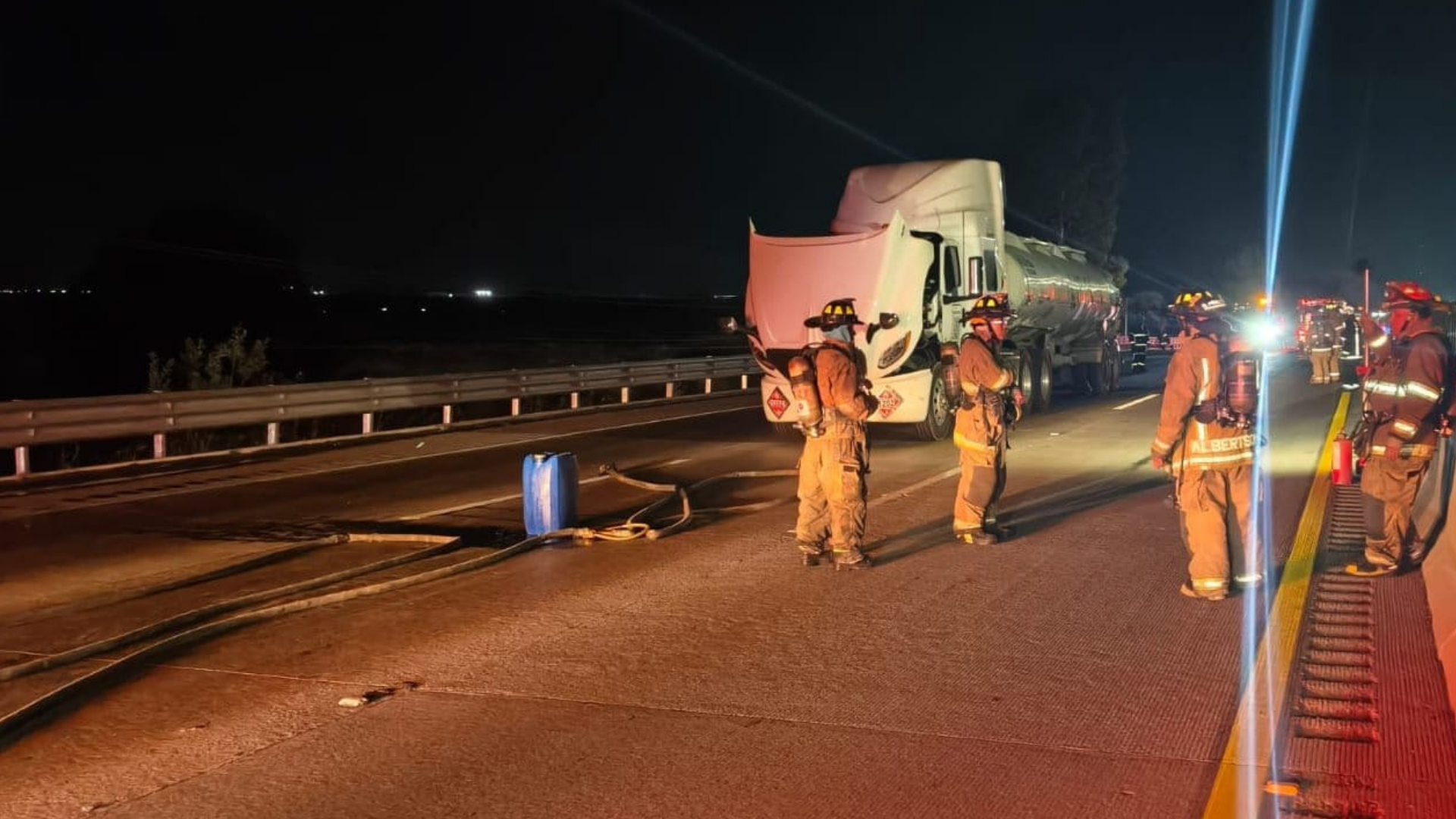 Cierre total al tránsito en la Querétaro-Celaya por choque entre ...