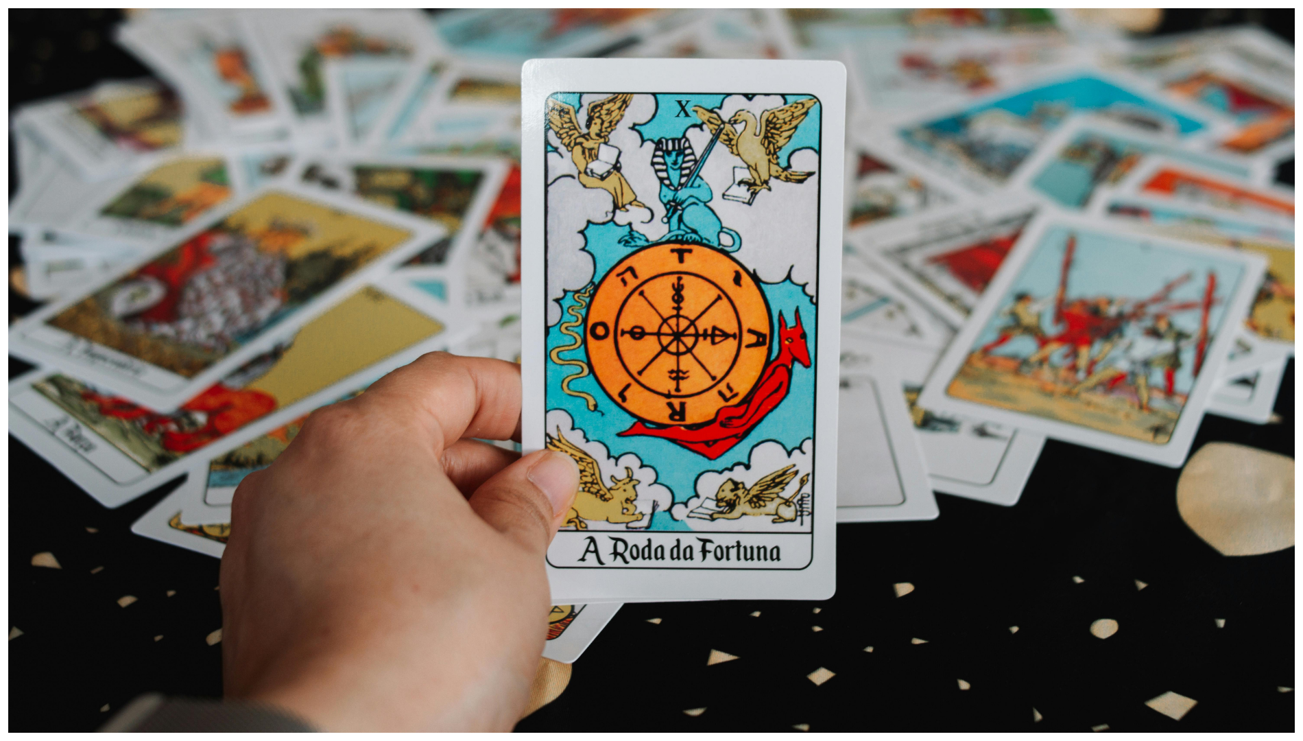 Cómo tirar las cartas del tarot para ver tu propia suerte del año 2026 ...