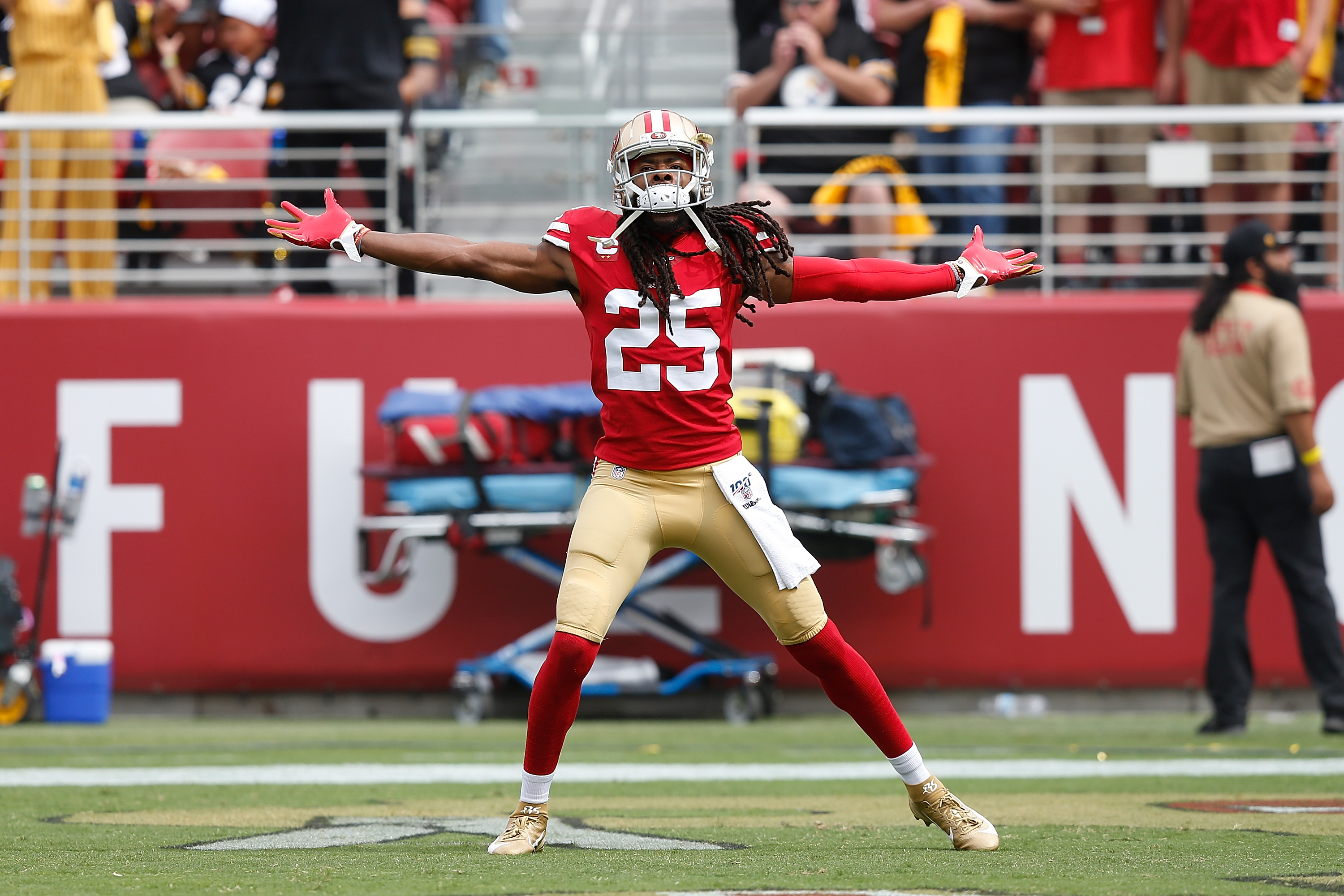 En qué va el caso de Richard Sherman, acusado de violencia doméstica - Vimarsana News