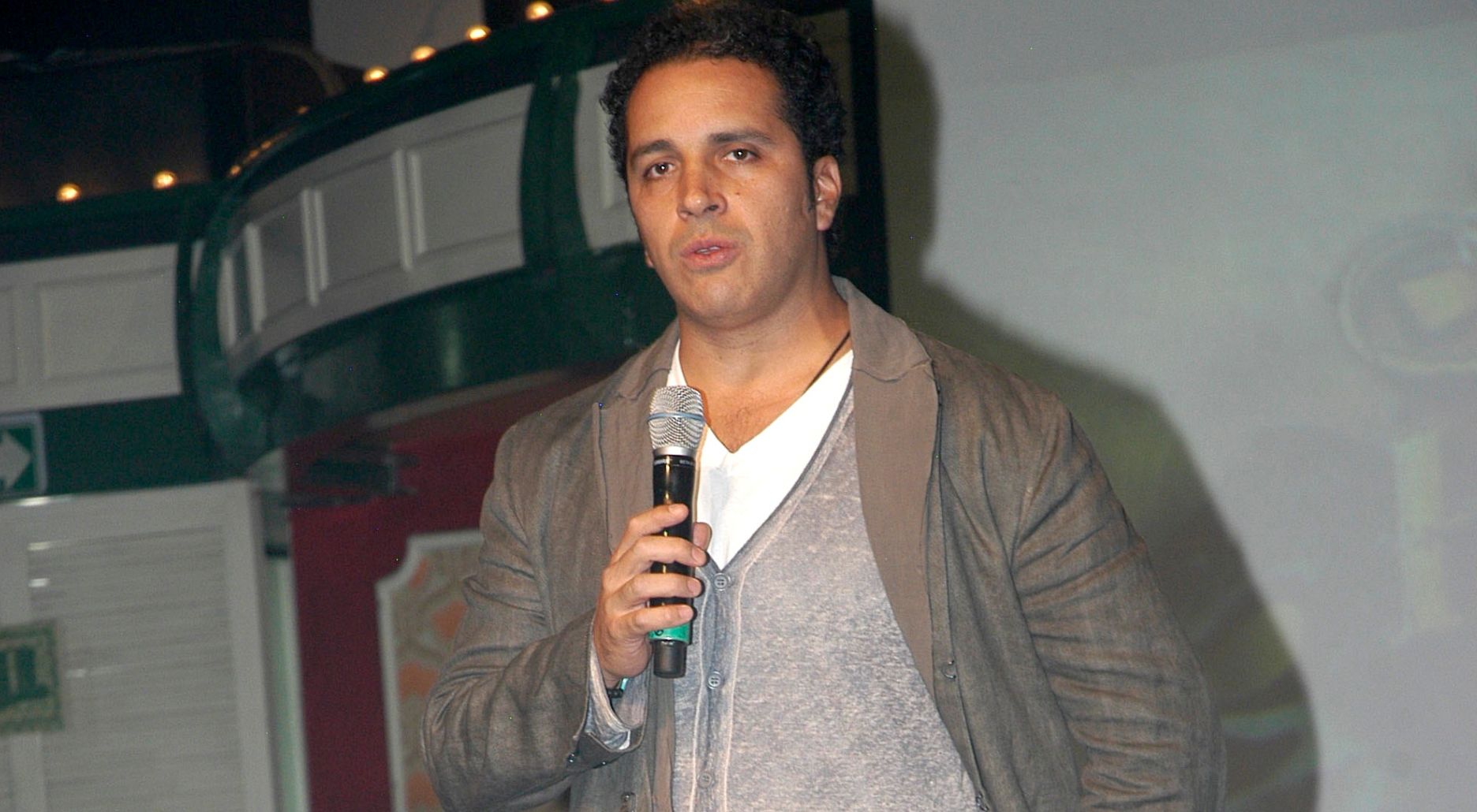 ¿Gustavo Loza regresa luego de la polémica en su vida?