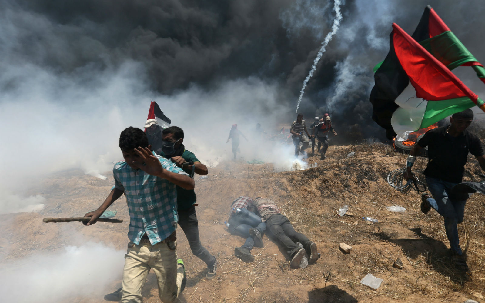 Niños marchan en Gaza con pancartas en apoyo a presos palestinos