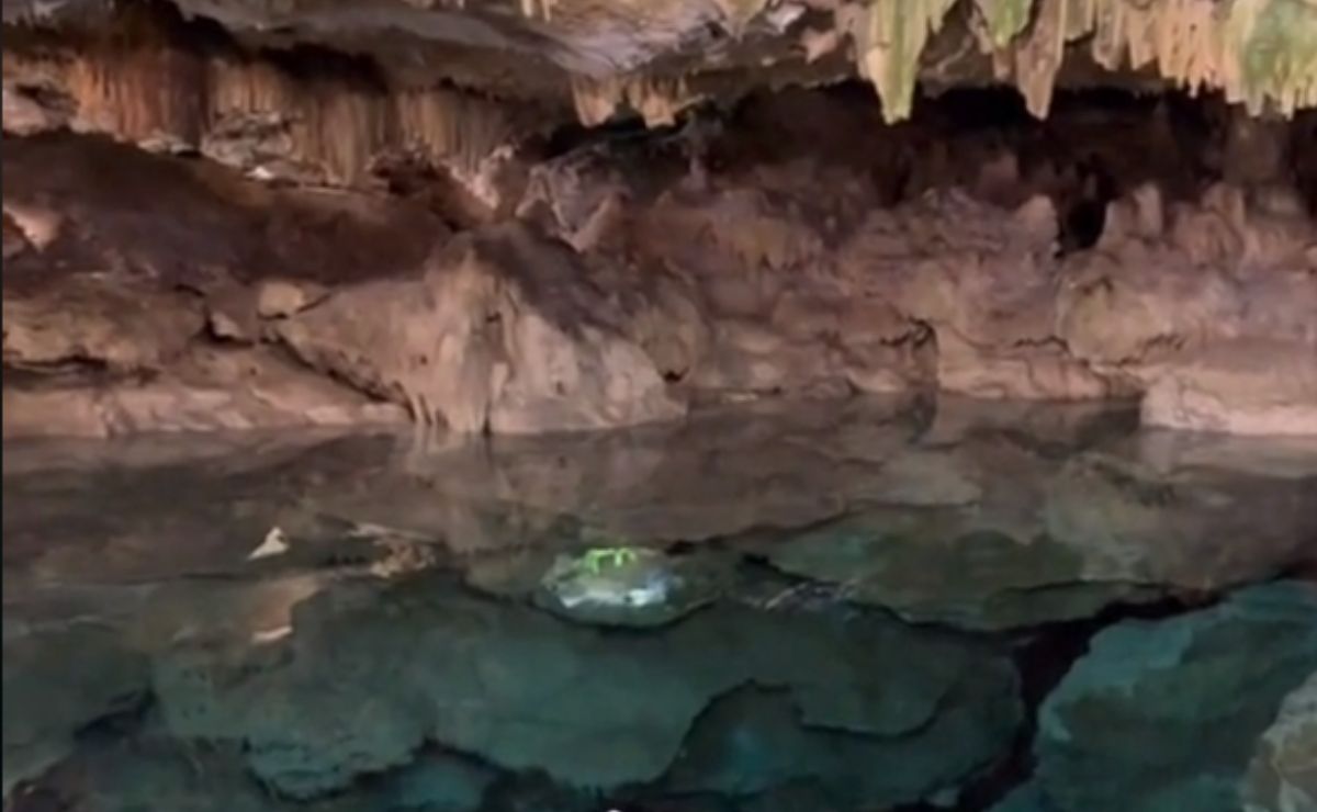 😱Video de la aparición en Cenote, se asoma un rostro en el fondo del ...