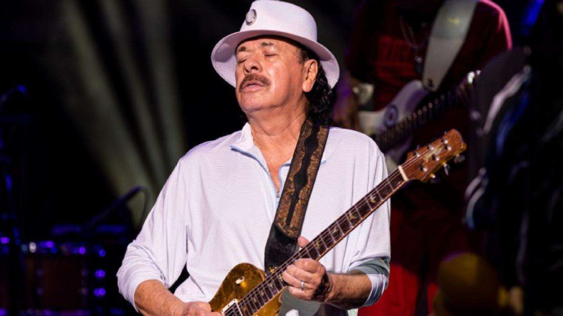 Carlos Santana es hospitalizado de emergencia antes de su concierto en Texas