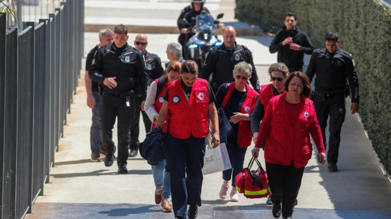 Hombre de 89 años desata ataque armado y deja a 5 heridos, así lo detuvieron HOY en Atenas