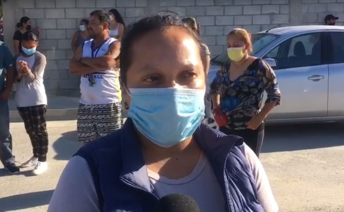 Padres de familia se manifiestan en secundaria por cuota voluntaria