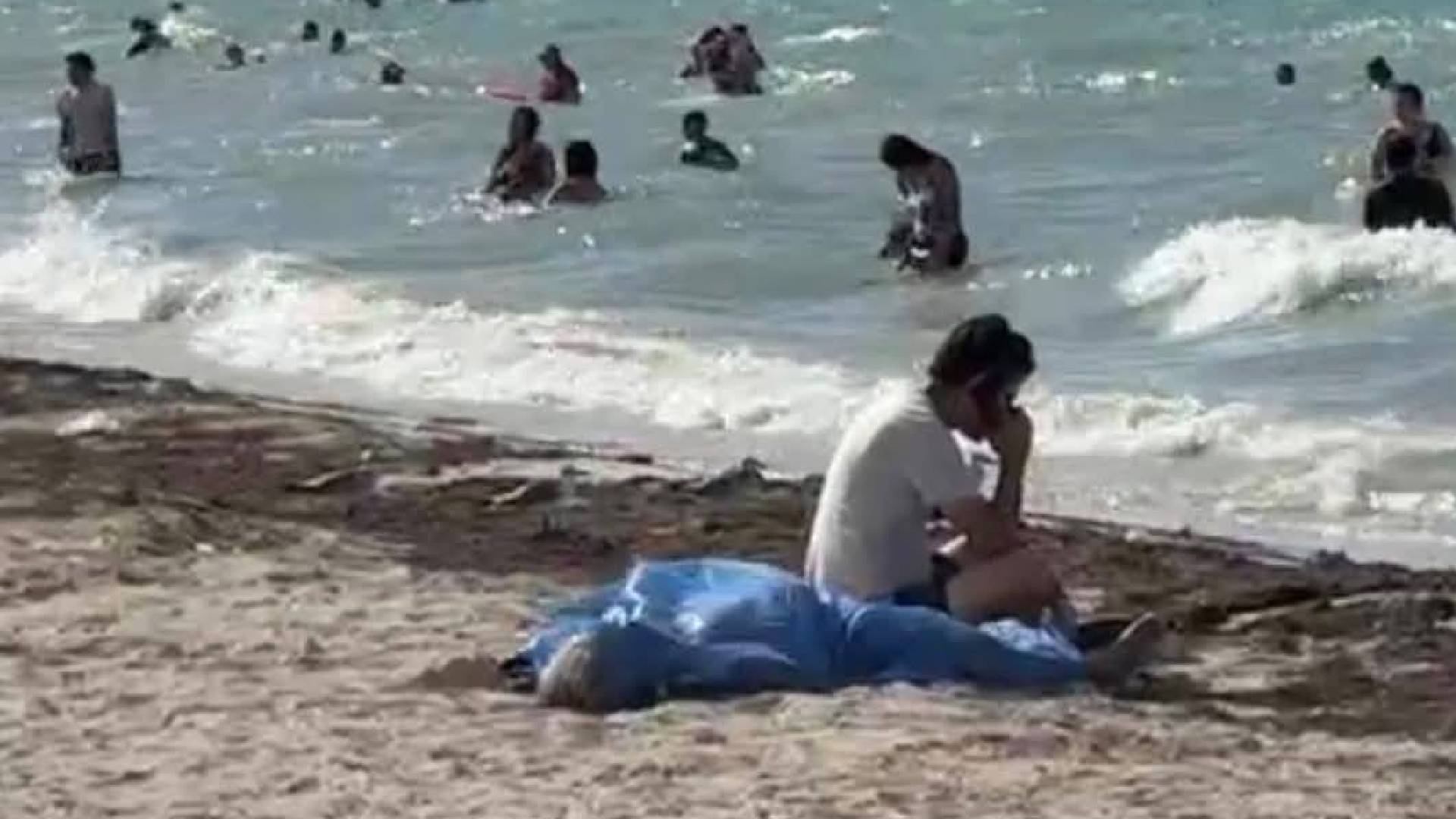 ¡Desgarrador! Abuelito muere ahogado frente a su hijo en playa de ...