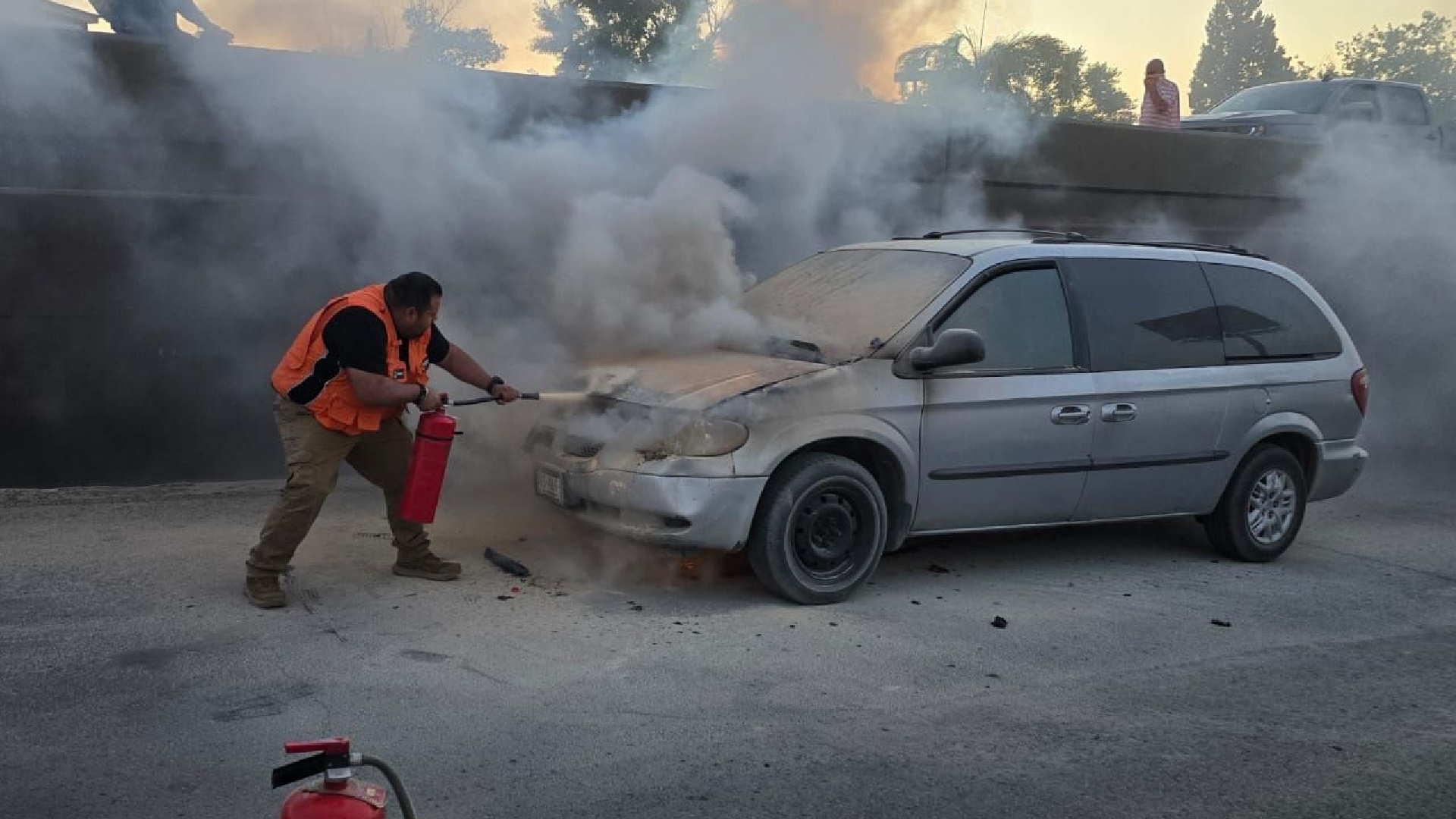 Se incendia camioneta en Periférico de la Juventud y colapsa el tráfico ...