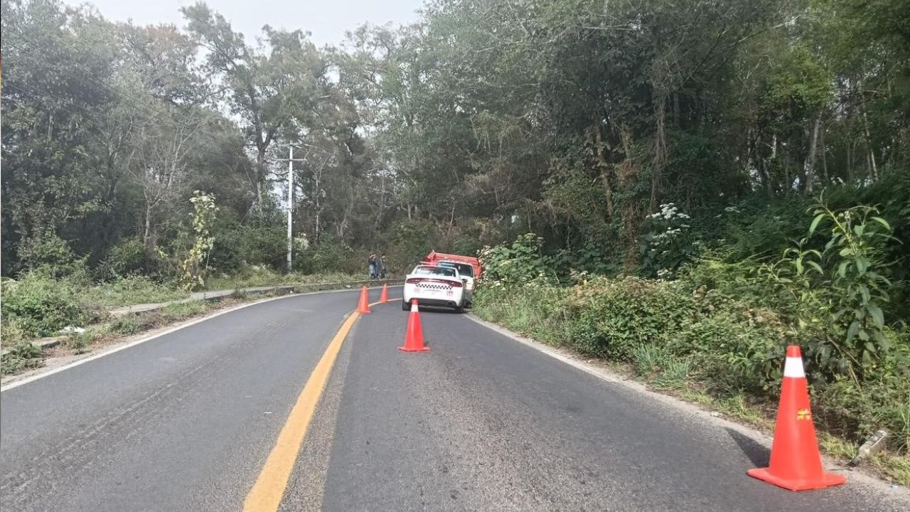 Accidente deja cierre en la carretera Amozoc-Teziutlán hoy; camioneta volcó