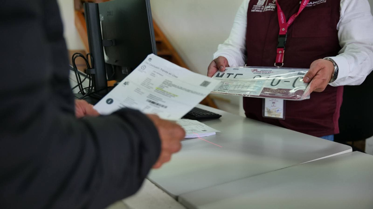 La lista de vehículos que NO deberán cambiar placas en este estado de México en 2026