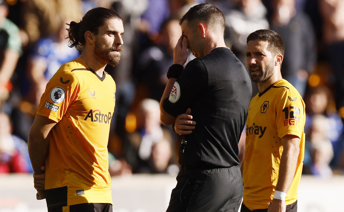 Raúl Jiménez y Wolves en descenso en la Premier League