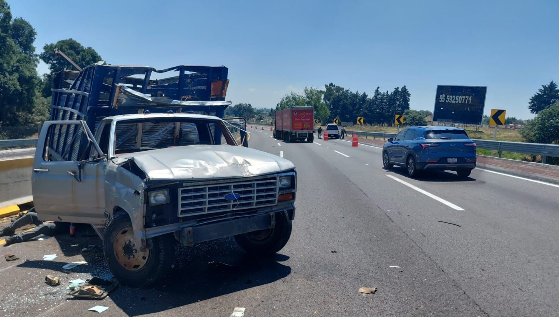 Aparatoso accidente deja heridos y provoca cierre de la autopista México-Puebla hoy miércoles