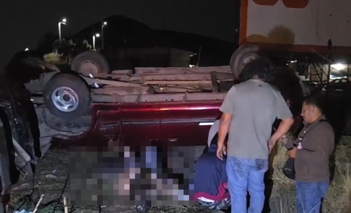 Accidente en Vía Atlixcáyotl hoy: Camión embiste camioneta averiada y deja a tres personas lesionadas en sentido a Atlixco