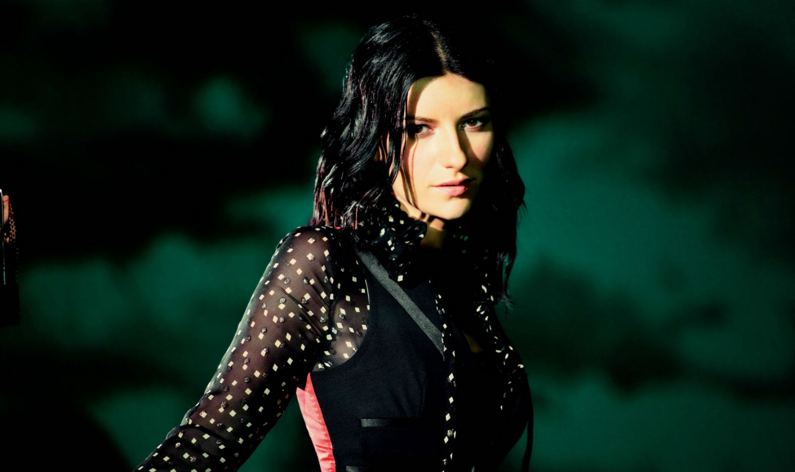 Laura Pausini sorprende e invita a Camila Cabello al escenario