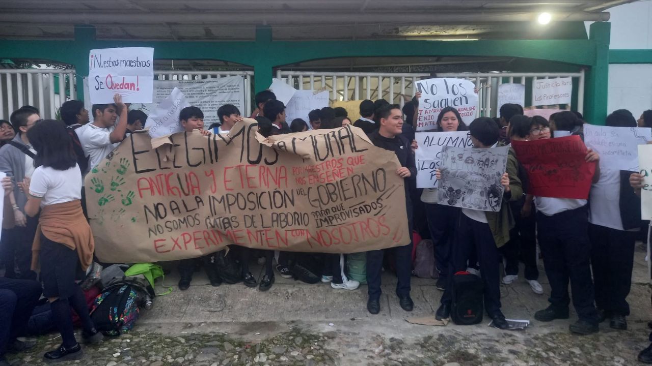 Estudiantes de CECyTE en Villahermosa, Tabasco, se manifiestan por ...