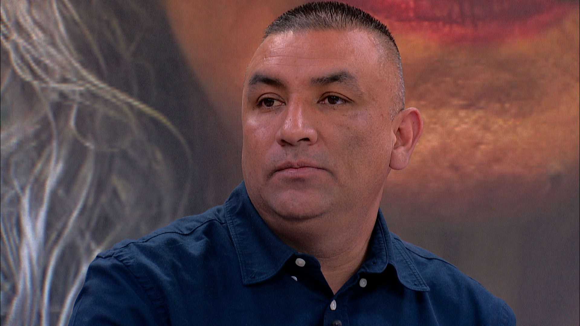 Alberto obliga a su hijastro a que se meta con mujeres y a que beba alcohol