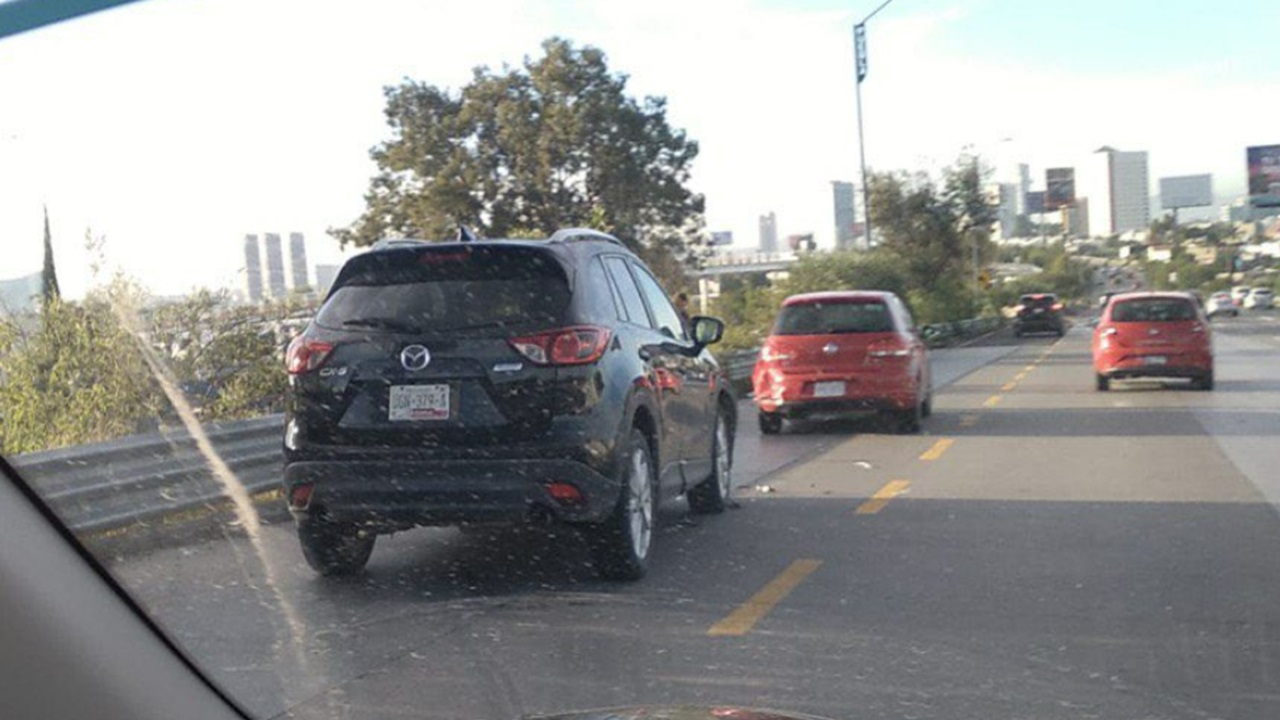 Movilización en el Periférico Ecológico en Puebla hoy sábado; hay dos personas sin vida