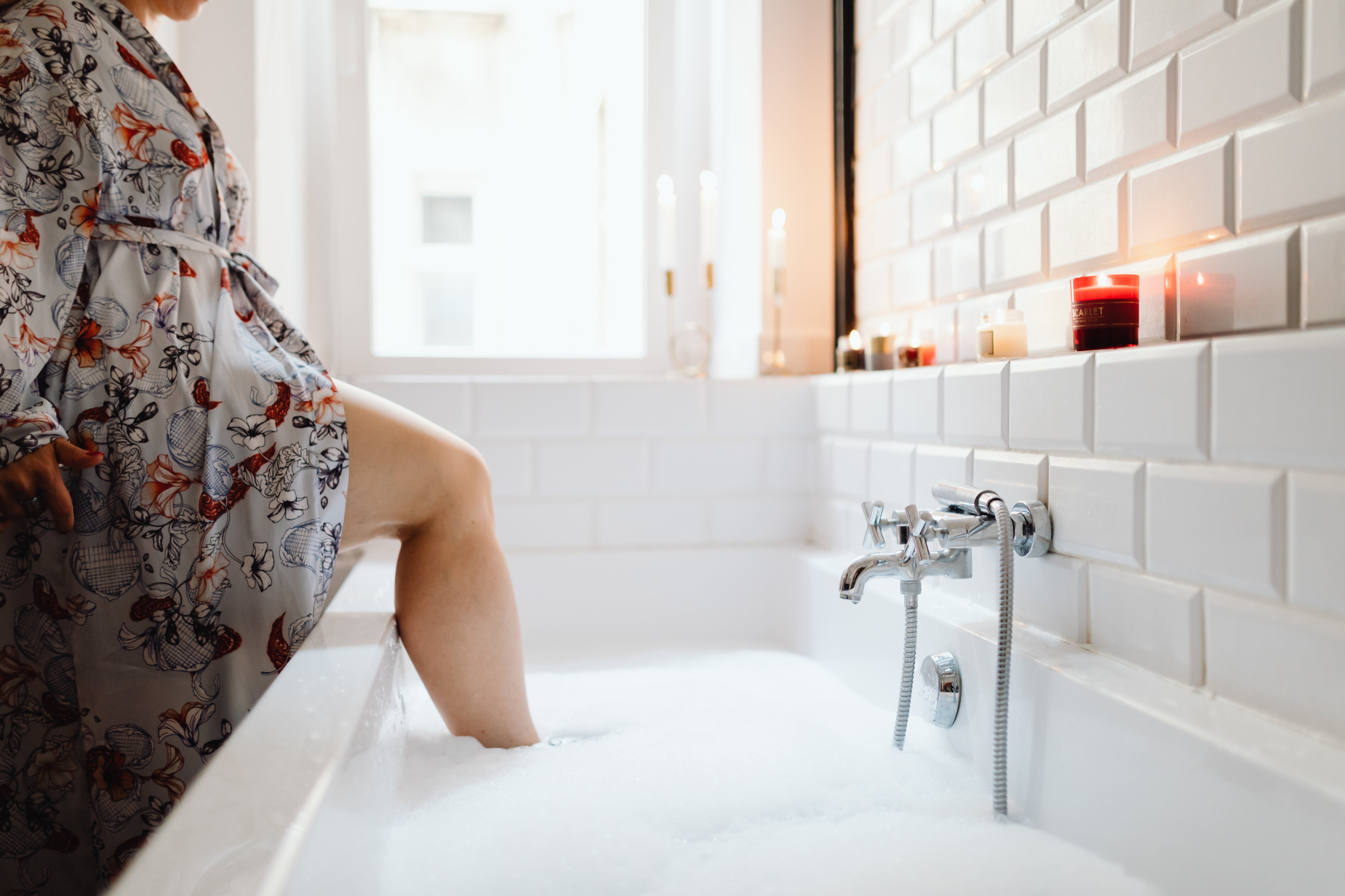 ¿Por qué es peligroso bañarse con agua caliente? Expertos advierten