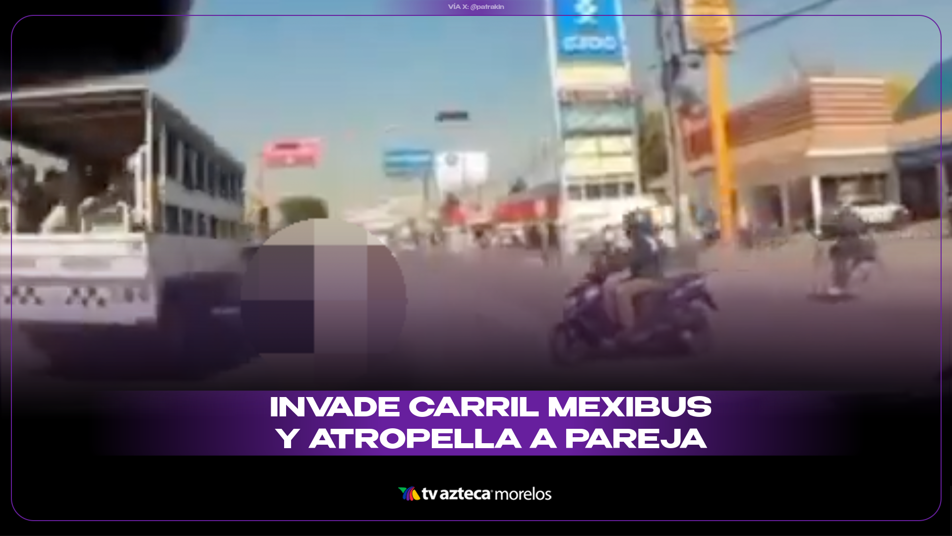 Invade carril del Mexibús y atropella a pareja