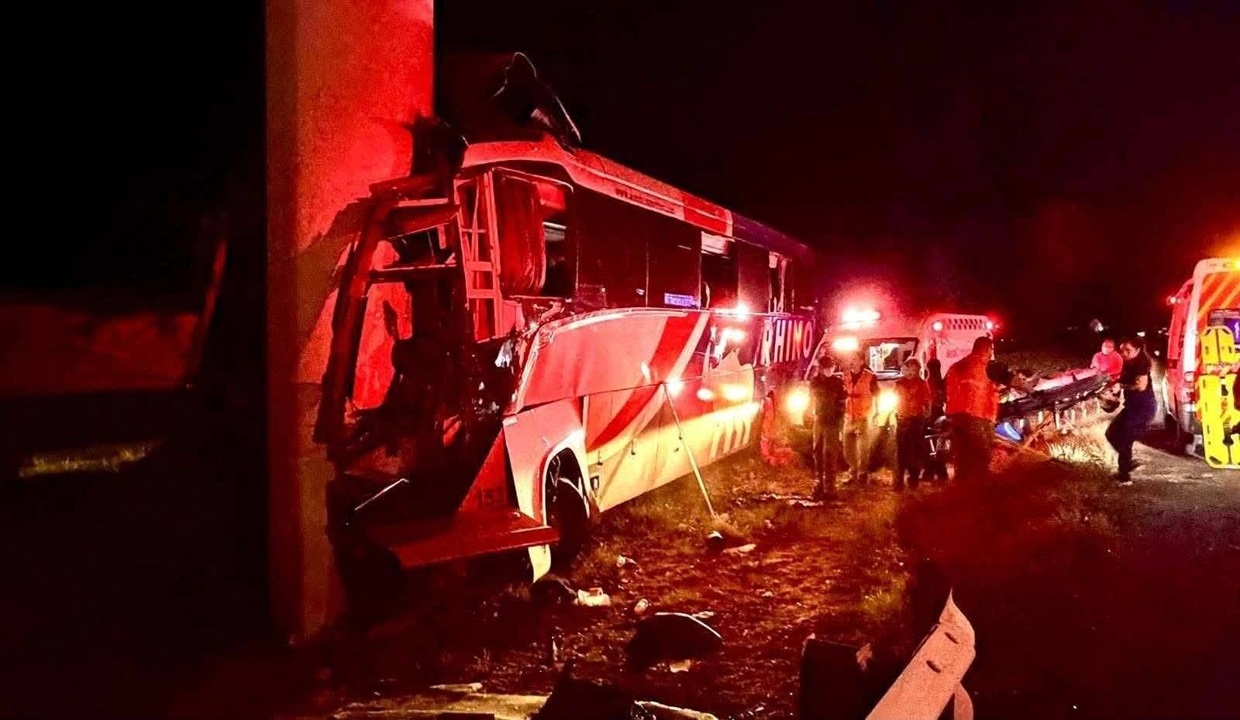 FOTOS: ¡Brutal percance! Accidente en carretera deja cuatro prensados HOY