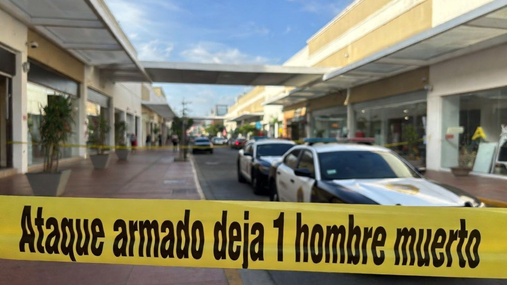 Ataque armado en restaurante de centro comercial deja un hombre muerto ...