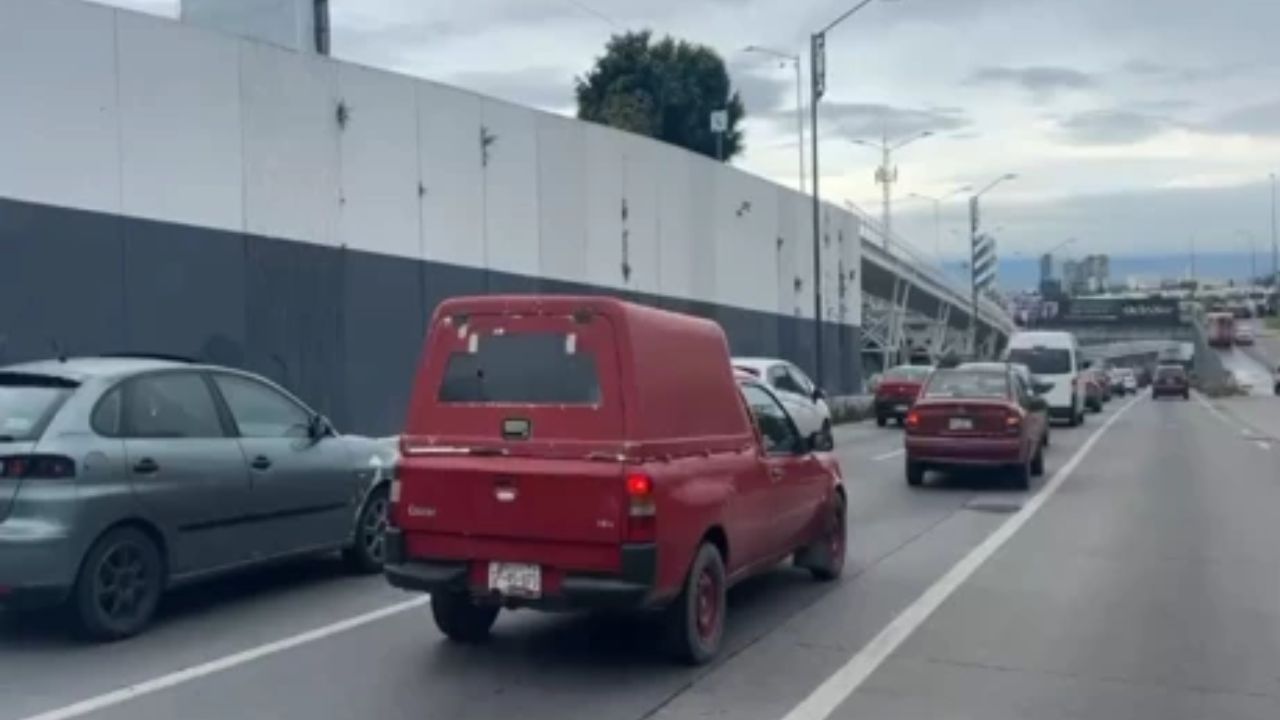 Tráiler arrastró auto tras choque en el Periférico Ecológico de Puebla hoy: Tráfico intenso