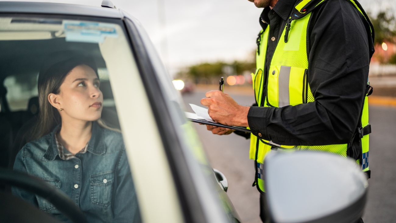 Estos accesorios en tu coche están prohibidos por ley en México y pueden costarte más de $5,000