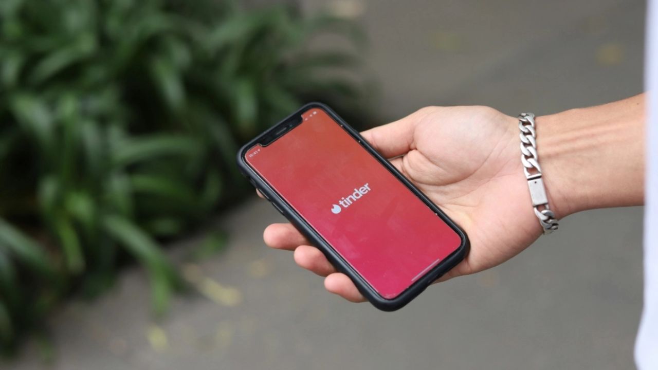 Capturan a ´Los carroñeros del Tinder´: así cayó la banda que engañaba con citas falsas