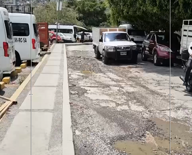 Calle en muy mal estado, afecta a los vehículos constantemente