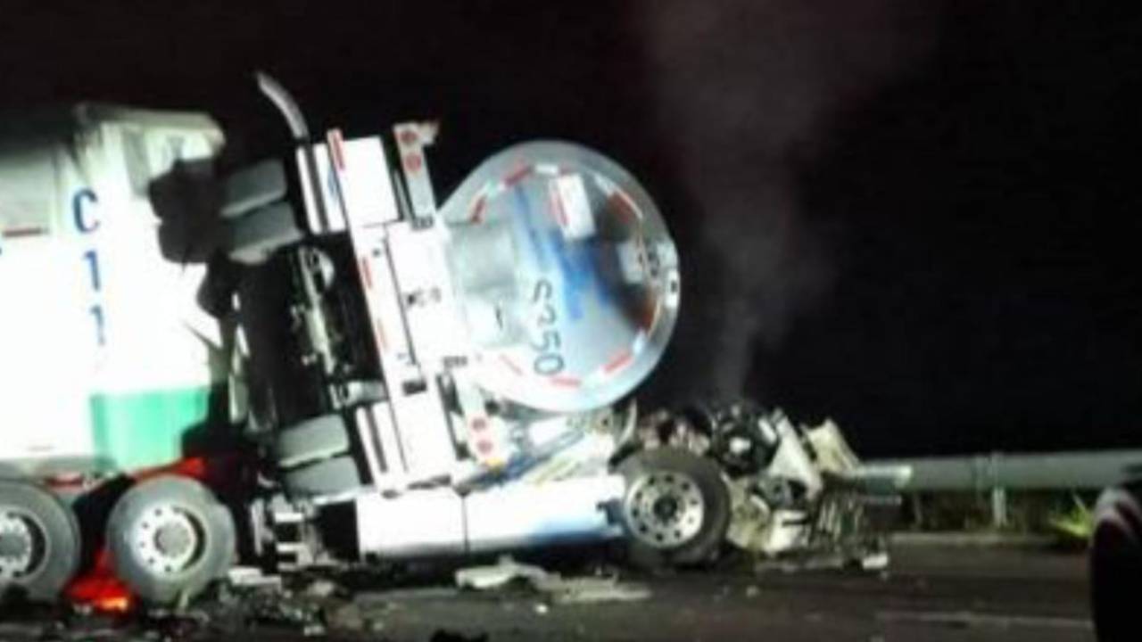 Choque de tráiler y pipa en la México-Tuxpan deja un muerto