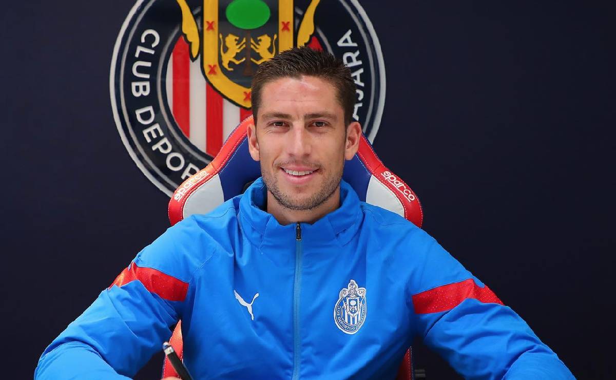 Santiago Ormeño debutaría con Chivas ante León