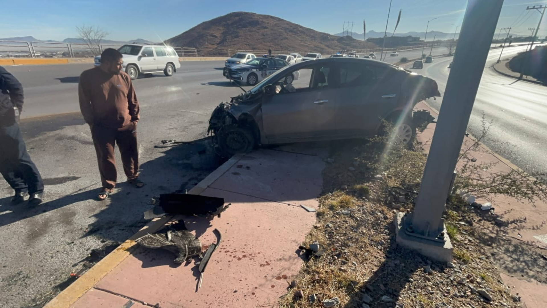 Conductor pierde el control de su auto y choca contra tráiler en el R ...