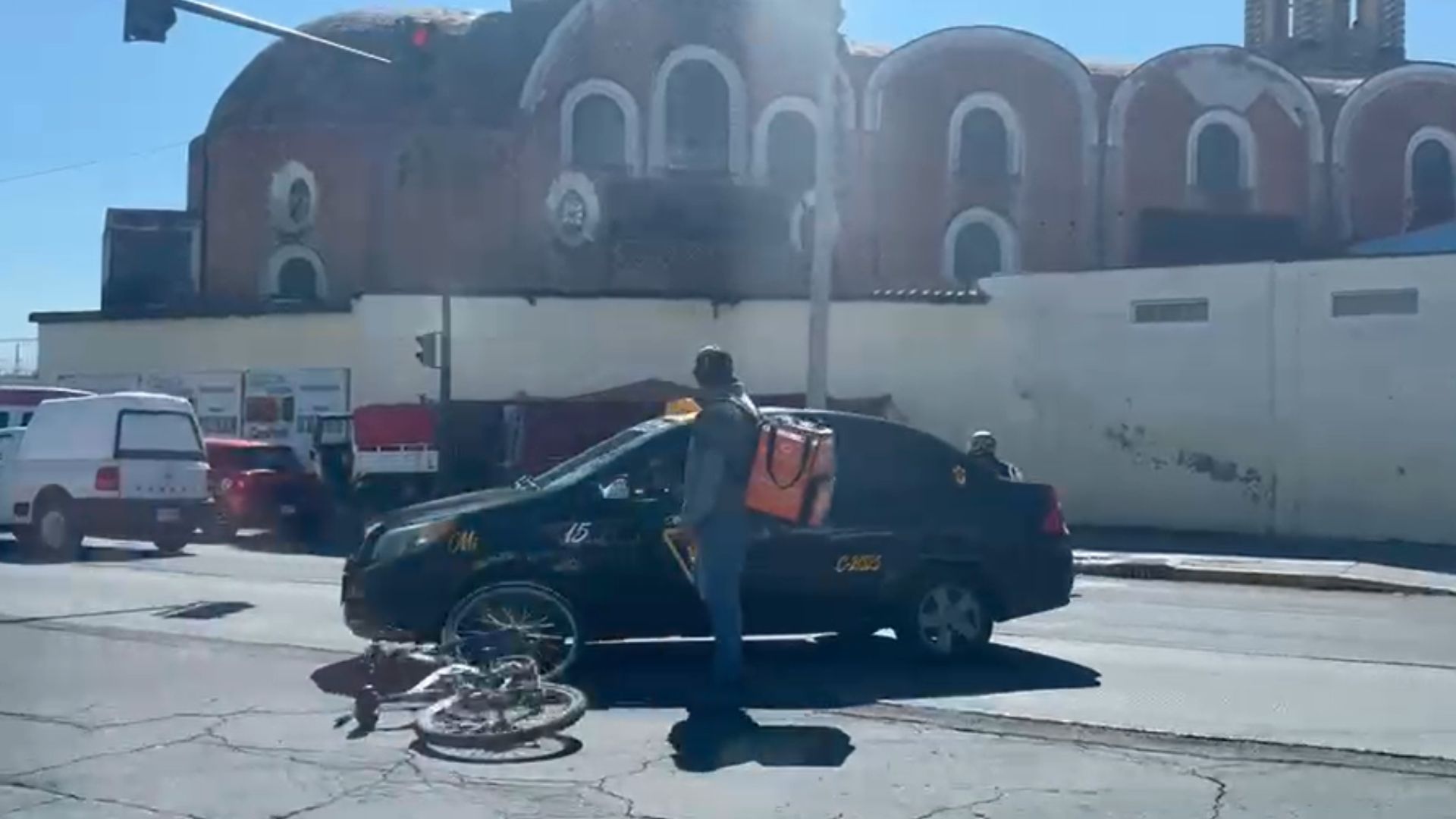 Ciclista resultó lesionado tras percance vial en Diagonal Defensores