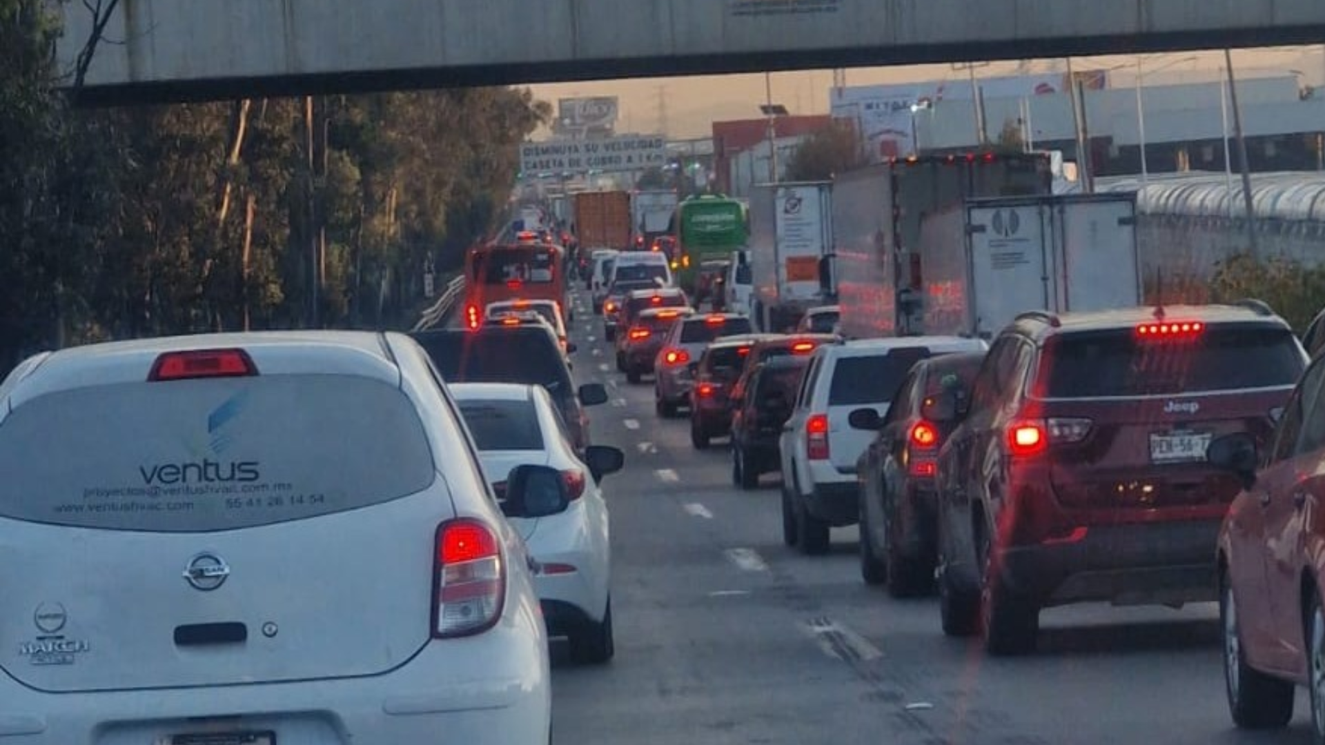 Tráfico en la autopista México-Querétaro 21 de noviembre de 2025