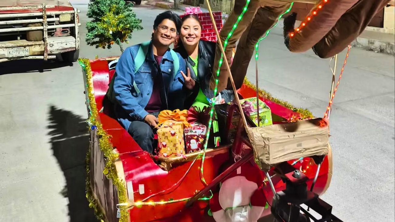 Convierten mototaxi en trineo de Santa Claus para festejar la Navidad en Chimalhuacán, Edomex
