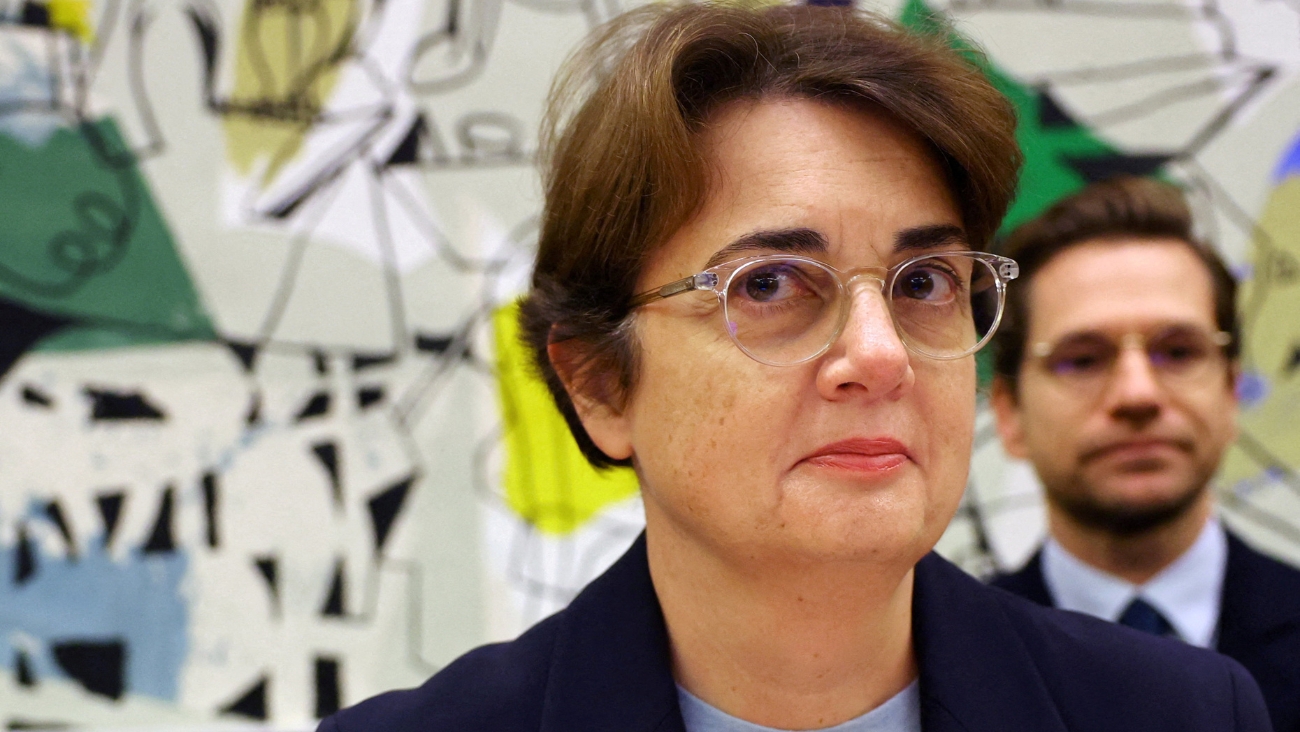 Renuncia la primera mujer al frente del Museo del Louvre por problemas de imagen y operación del recinto