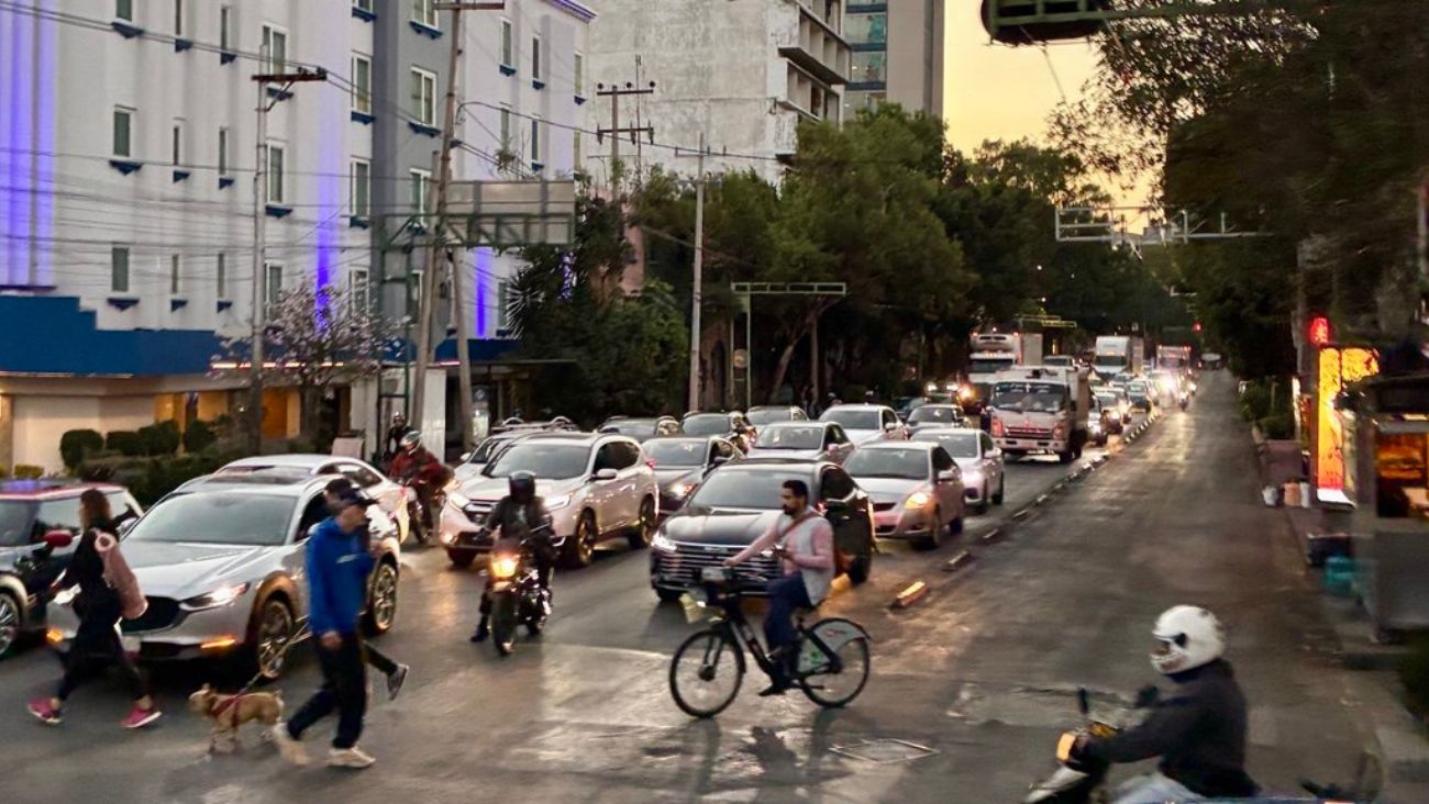 ¡No caigas en el corralón! Autos con restricciones para circular hoy en CDMX y Edomex