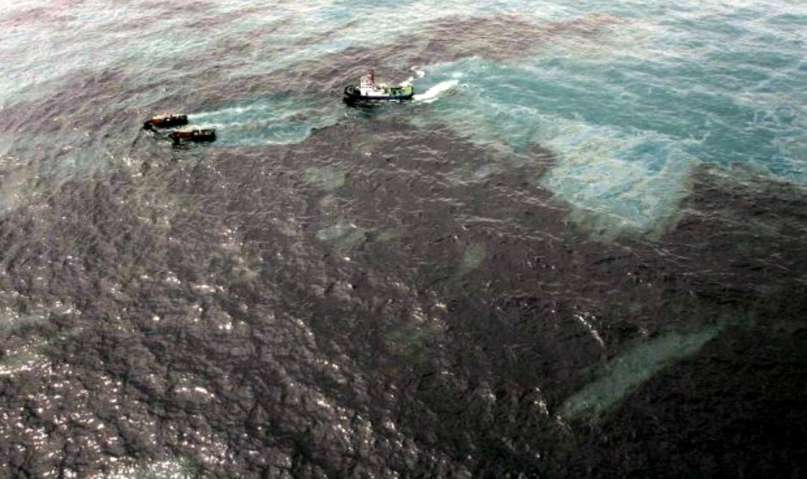 Pescadores denuncian derrame de petróleo en Veracruz y Tabasco