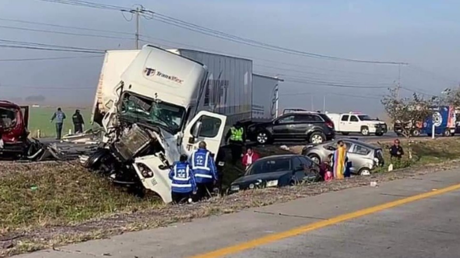 Un muerto y varios heridos deja carambola en la México-Querétaro