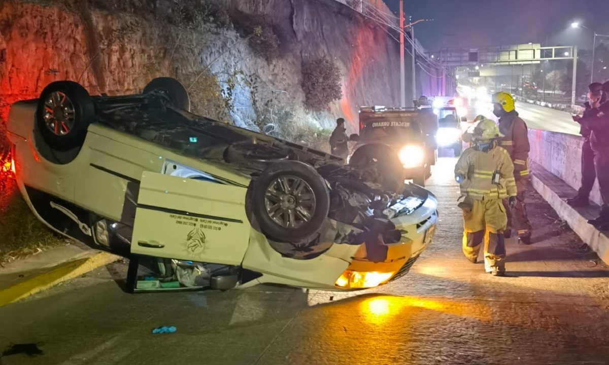 Volcadura en bulevar Carmelitas deja un lesionado rumbo al centro de Puebla