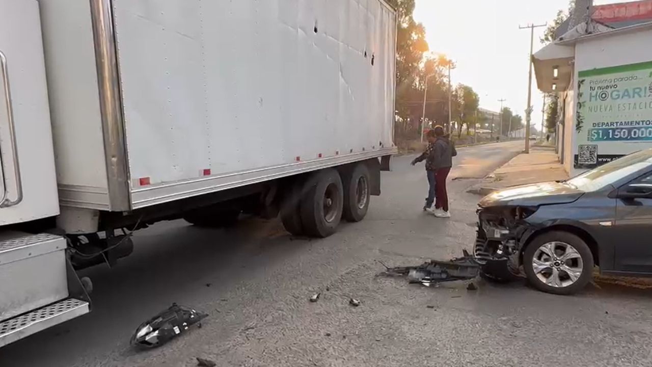 VIDEO: ¡Precaución! Accidente en la lateral de la autopista México-Puebla complica el tránsito HOY