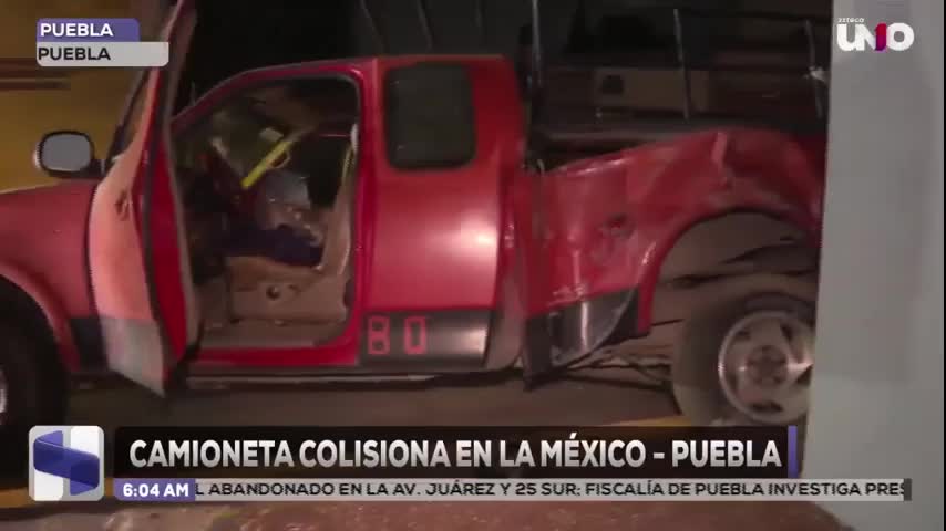 Camioneta choca en la México-Puebla; fue abandonada por el conductor