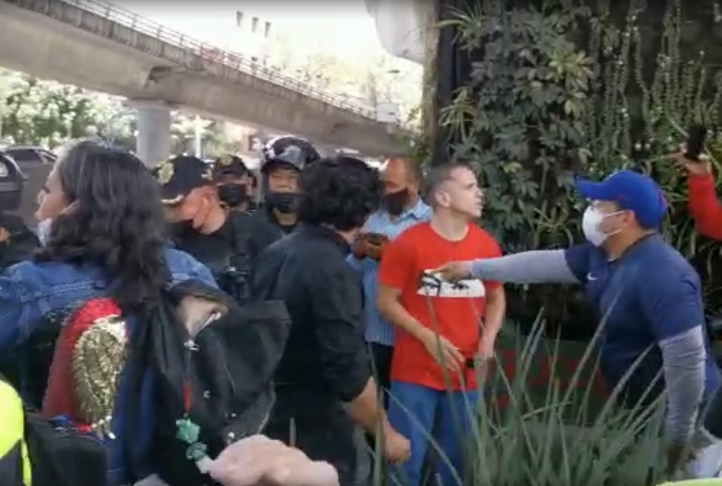 Retiran bloqueo de Periférico Sur a la fuerza - Vimarsana News