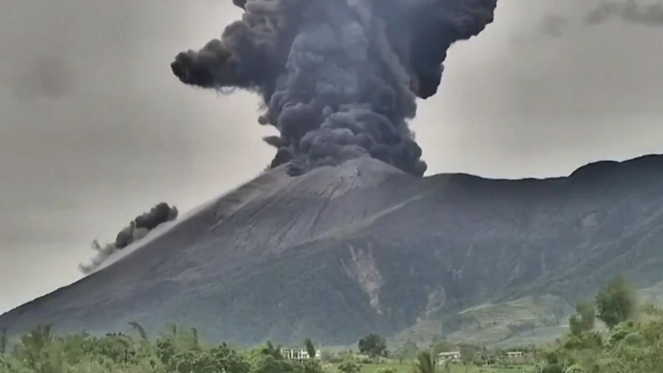 Video: El volcán Kanlaon entró en erupción; piden a la población abandonar el área