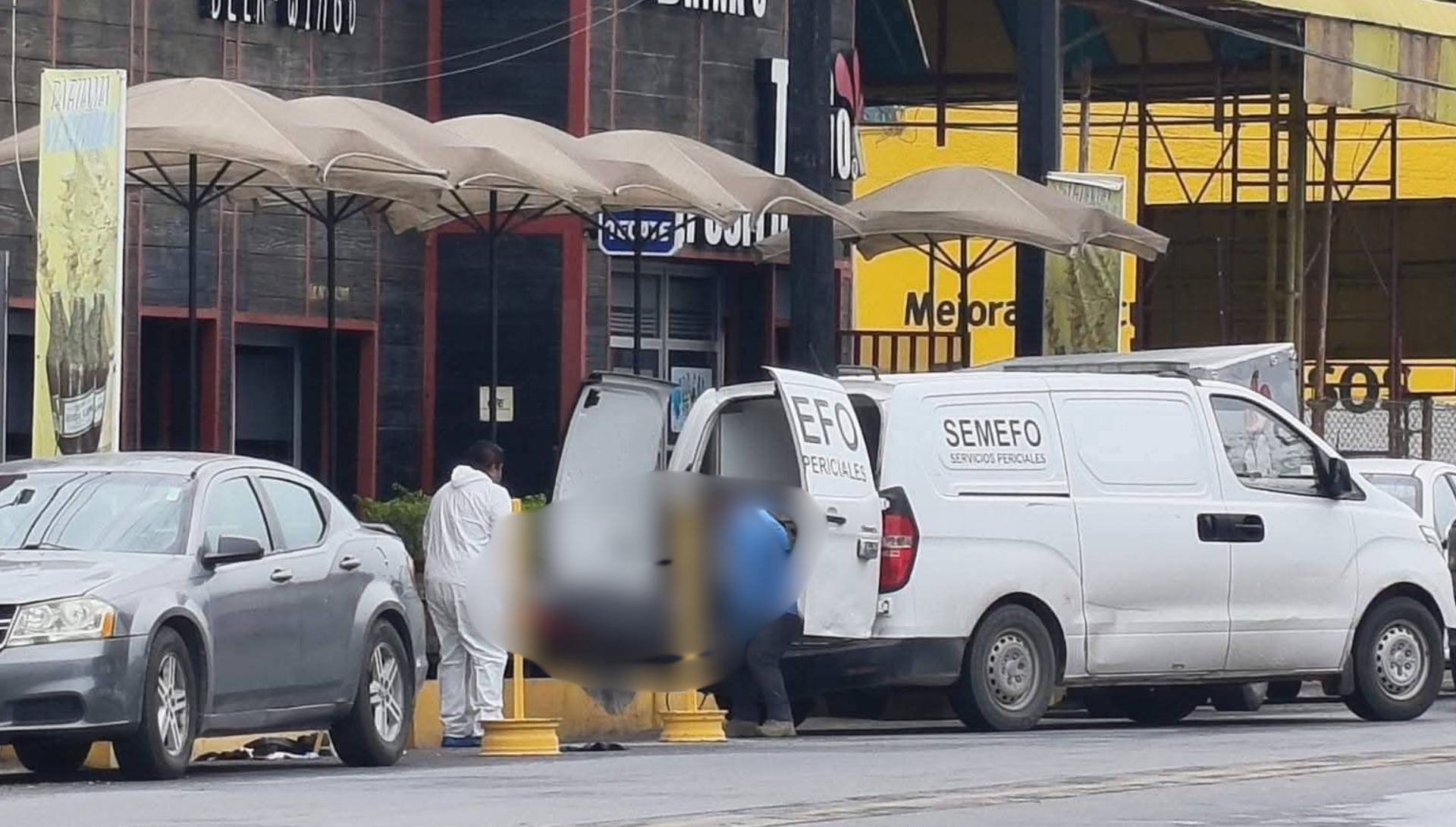 IMÁGENES SENSIBLES: Cocinero decapitó a su pareja y se atrincheró en restaurante con la cabeza, en Tamaulipas