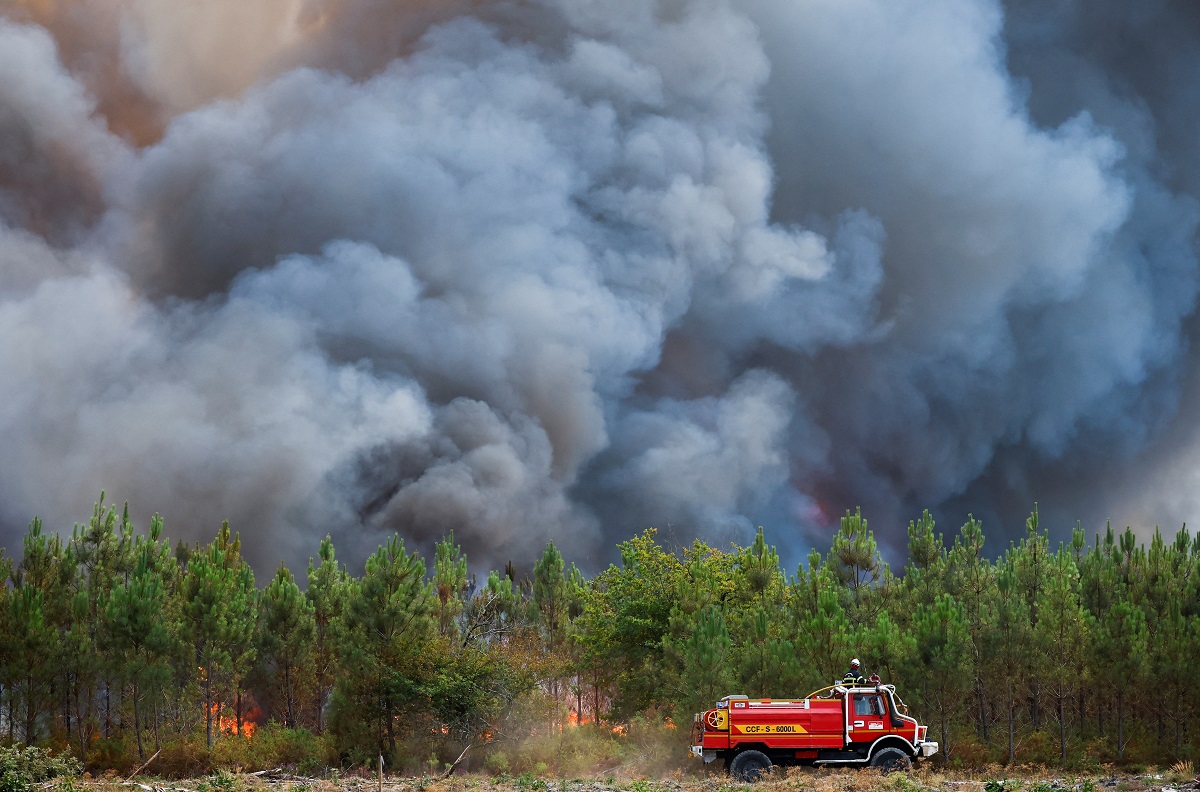 Incendio devora miles de hectáreas de bosque en Francia