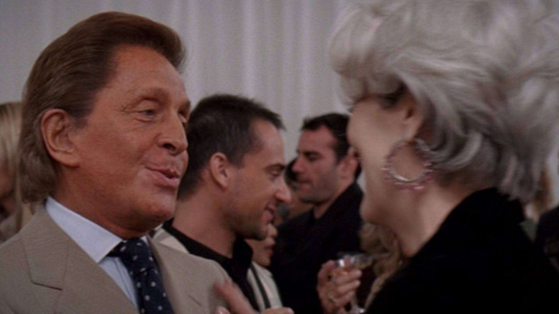 Si detienes "El Diablo Viste a la Moda" en ESTE minuto, podrás ver la  aparición de Valentino Garavani, diseñador que HOY murió a los 93 años