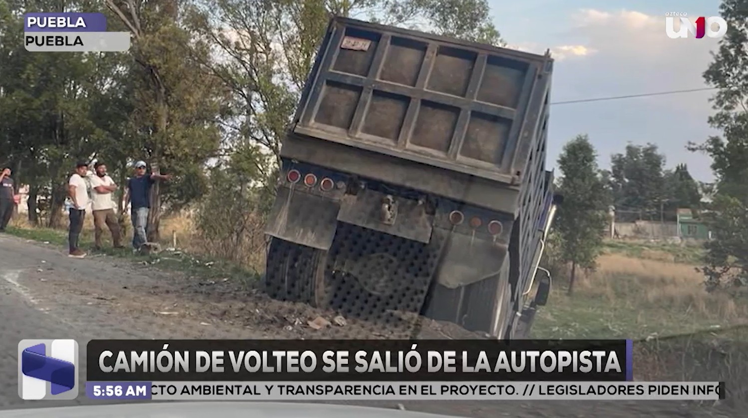 Camión de volteo se salió de la autopista México-Puebla