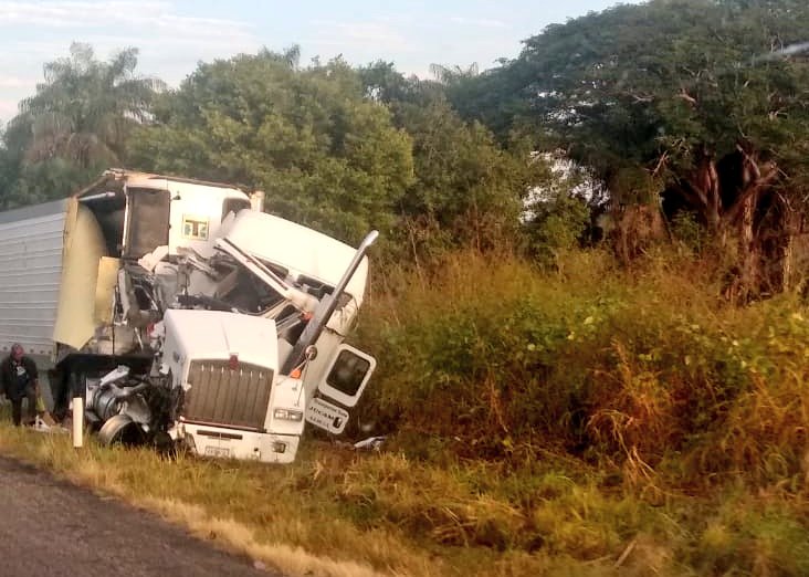 Accidente sobre la autopista Puebla - Orizaba provoca tráfico intenso.