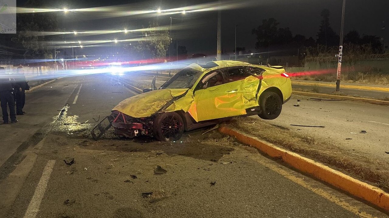 Auto deportivo queda destrozado y provoca cierre vial en la carretera Puebla-Tlaxcala HOY 4 de abril de 2026