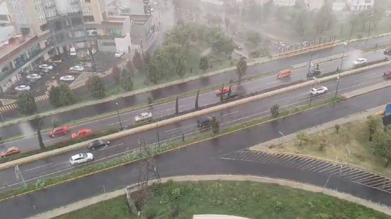 Tormenta eléctrica provoca inundaciones, volcadura y colapso de barda en Puebla y zona metropolitana